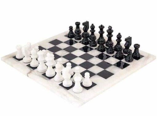Ensemble "Blanc et Noir" Echiquier et Jeu d'Echecs en Albâtre de Volterra