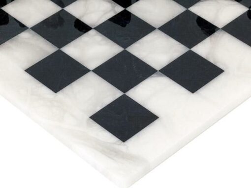 Ensemble "Blanc et Noir" Echiquier et Jeu d'Echecs en Albâtre de Volterra